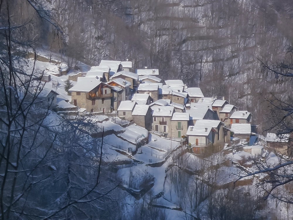 Località Musci, gruppo di case in pietra primo piano