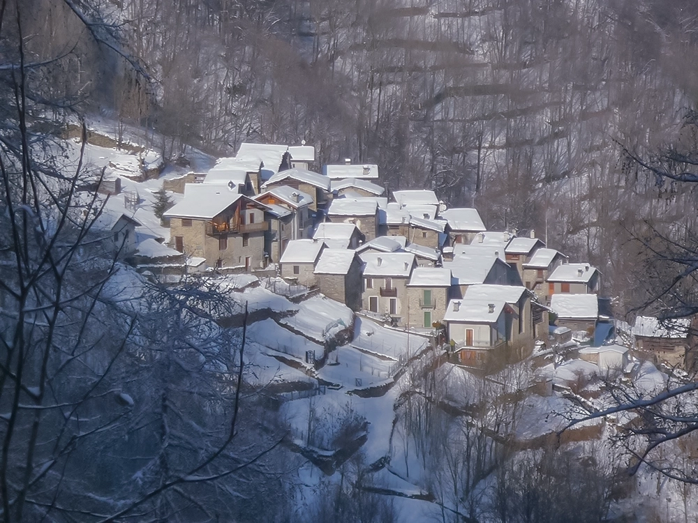 Lage Musci, Gruppe von Steinhäusern