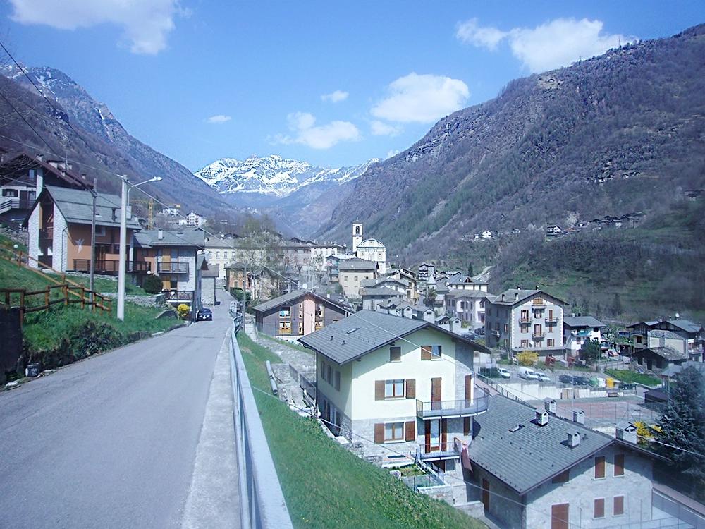 vue sur le village  Torre di Santa Maria in Valmalenco